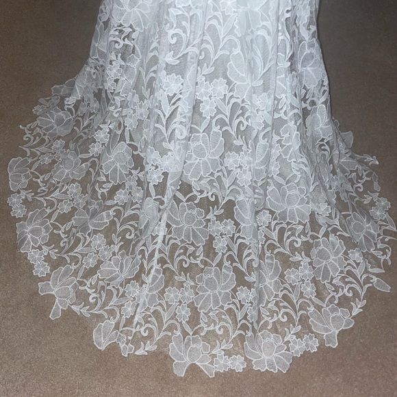 👰🏼💐HP💐👰🏾 1 Left • White Lace Wedding Gown 💐 - Picture 15 of 15